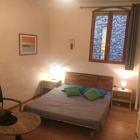 Appart sympa dans le vieux Nîmes Extérieur photo