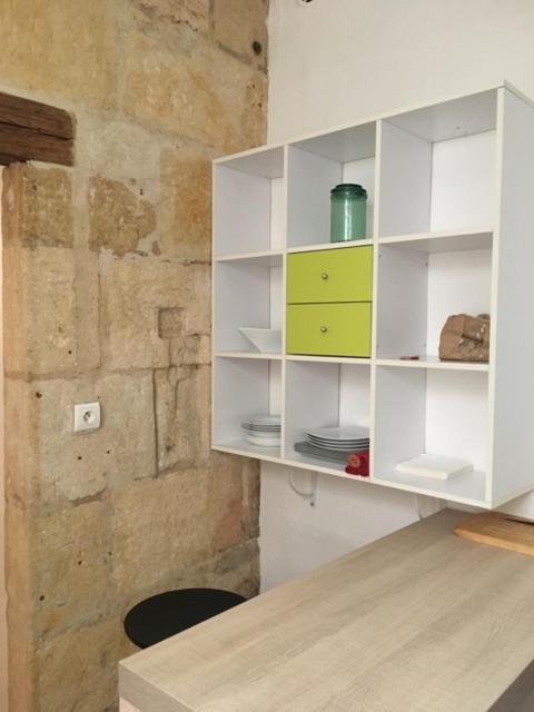 Appart sympa dans le vieux Nîmes Extérieur photo