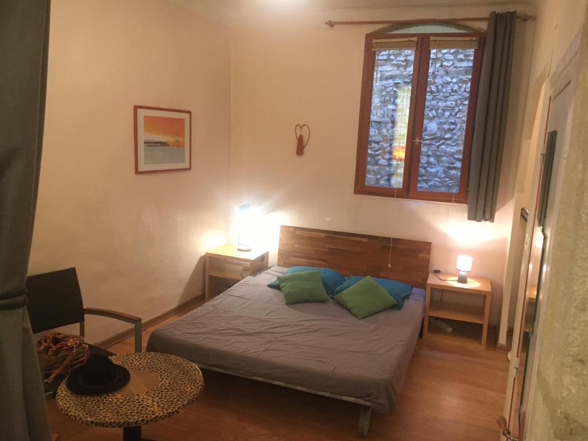 Appart sympa dans le vieux Nîmes Extérieur photo