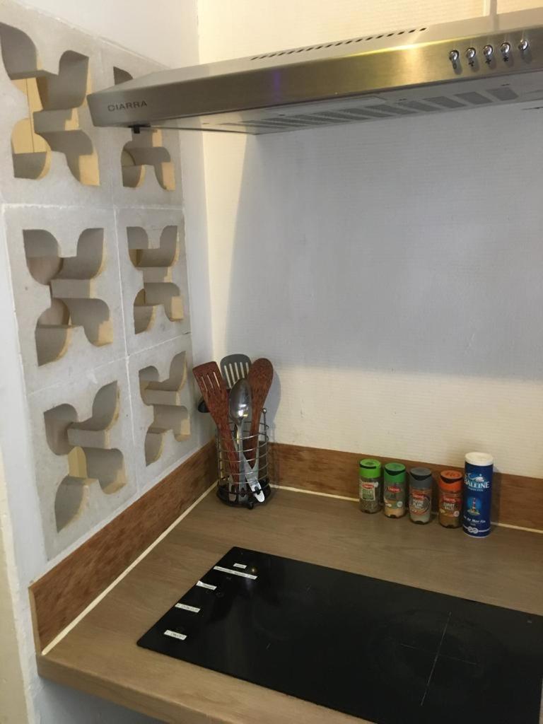 Appart sympa dans le vieux Nîmes Extérieur photo