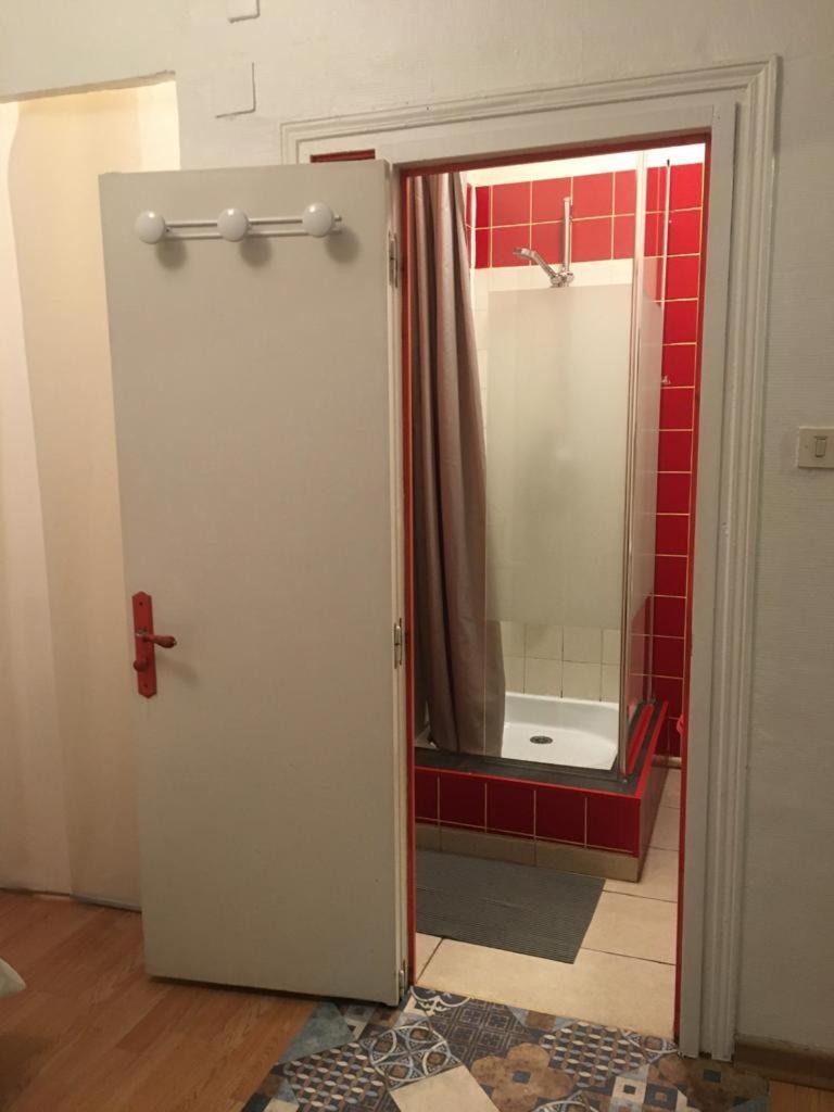 Appart sympa dans le vieux Nîmes Extérieur photo